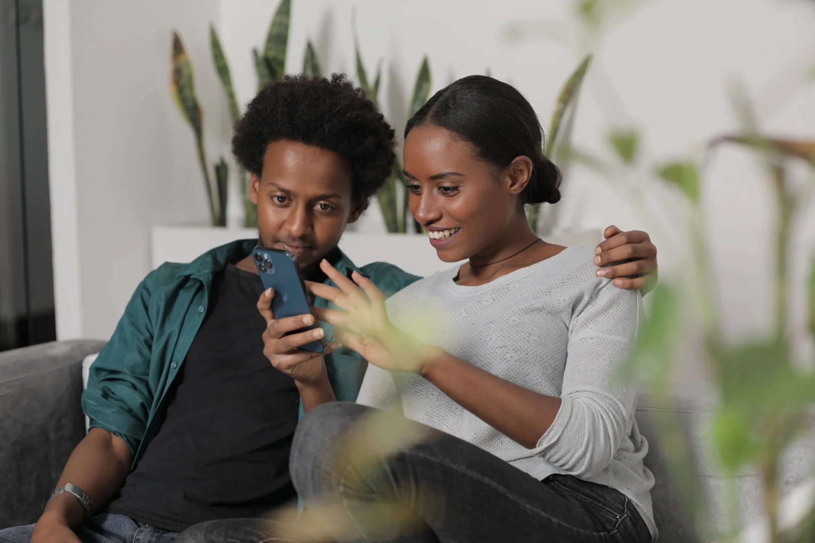 Digaf customer using the app